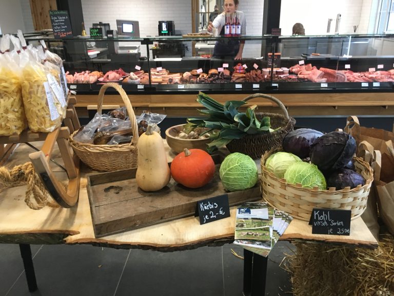 Neu im Hofladen: frisches Gemüse vom eigenen Acker